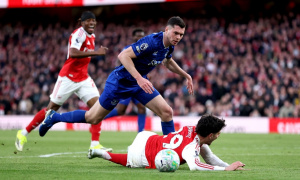 Arsenal mất penalty, Redknapp mắng VAR là nỗi nhục