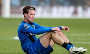 Bỏ qua Anderson, MU nên chiêu mộ 'máy quét' Alex Scott