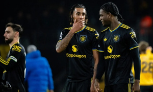 Michael Carrick phớt lờ sao trẻ Man Utd ngày Martinez tái xuất