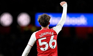 Dowman chốt tương lai, Arteta vội kéo lại mặt đất
