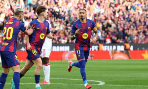 Barca thắng Sevilla 5-2 nhờ hat-trick của Raphinha