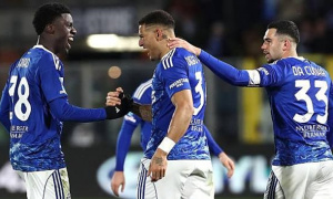 Thẻ đỏ tai hại khiến Roma thua ngược Como