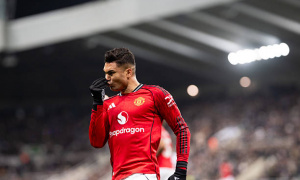 Chuyên gia và người hâm mộ Man Utd đồng loạt tri ân Casemiro