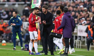 Thắng Aston Villa, Carrick đòi MU giữ chặt kỷ lục gia Bruno