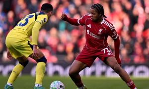 Rio Ngumoha buồn vui lẫn lộn ngày ra mắt Ngoại hạng Anh