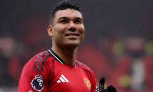 Thừa nhận sai lầm, Rooney giục MU giữ Casemiro