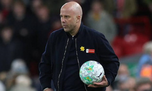 Thái độ rệu rã và Slot-ball bế tắc đang tàn phá Liverpool