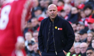 Carragher cảnh báo Arne Slot về sự quay lưng của fan Liverpool