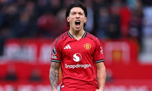 Leny Yoro ngả mũ trước đẳng cấp của Lisandro Martinez