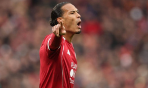 Van Dijk thắp lửa Anfield, quyết cùng Liverpool ngược dòng