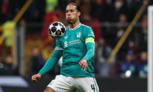 Nhận thêm thẻ phạt, Van Dijk sẽ lỡ tứ kết C1