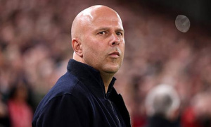 Sơ đồ 4-2-2-2 lạ lẫm giúp Arne Slot giải cứu Liverpool