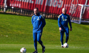 HLV Forest tiết lộ ông chủ ưu tiên Ngoại hạng Anh hơn Europa League