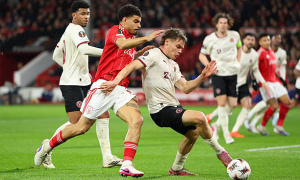 Nottingham kẹt giữa giấc mơ châu Âu và cuộc chiến sinh tử quốc nội