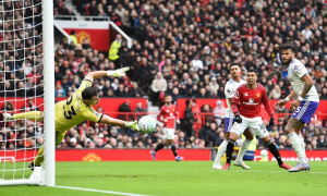 Ngoại hạng Anh vòng 31: MU bứt tốc đua top 4, Spurs chật vật tránh rớt hạng