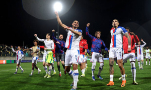 Phía sau tấm vé châu Âu là sự bế tắc của Nottingham và Palace