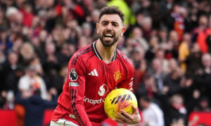 Neville kinh ngạc trước thống kê của Bruno Fernandes