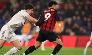 Carrick 'nổi điên' vì Man Utd bị cướp phạt đền trước Bournemouth