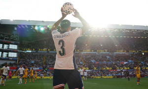 Ném biên dài tại Ngoại Hạng Anh là vũ khí hay sự lãng phí?