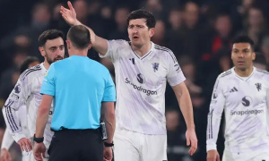 Bruno phẫn nộ vì trọng tài xử ép cầu thủ nhỏ con