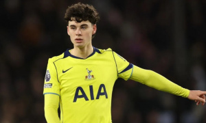 MU tận dụng khủng hoảng của Spurs để mua Archie Gray