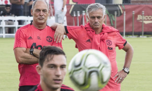 Cựu trợ lý MU qua đời, Mourinho nghẹn ngào tiễn biệt