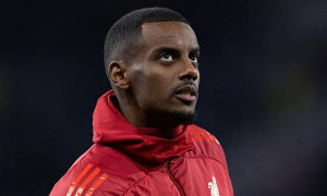 Arne Slot xác nhận Alexander Isak trở lại ở trận gặp PSG