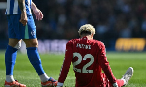 Ekitike không gặp chấn thương nặng như lo ngại ban đầu