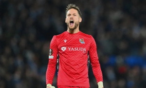 Deco trực tiếp đàm phán vụ Alex Remiro về Barca