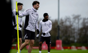 Michael Carrick nhào nặn quân bài tẩy Mason Mount trong 24 ngày