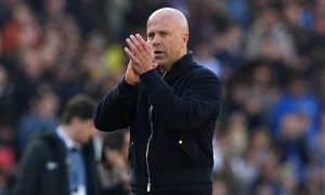 Arne Slot hết đường bào chữa cho sự bạc nhược của Liverpool