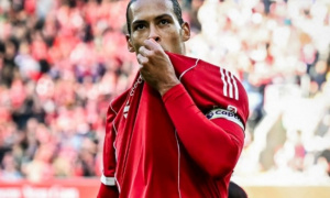 Sự bền bỉ kinh ngạc biến Van Dijk thành điểm tựa của Liverpool