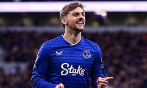 Everton từ chối bán Dewsbury-Hall cho MU