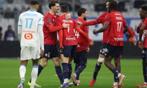 Giroud đánh đầu kết liễu Marseille ngay tại Velodrome