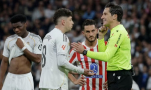 Arbeloa nói tấm thẻ đỏ của Fede Valverde thật khó hiểu