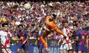 Joan Garcia hóa bức tường thép giúp Barca xây chắc ngôi đầu