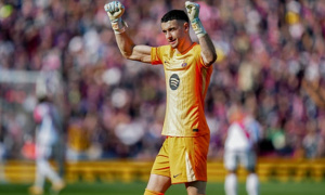 Chấm điểm Barcelona: Hàng thủ cứu rỗi; Lewandowski mờ nhạt