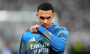 Alexander-Arnold dự bị trước Atletico vì án phạt nội bộ