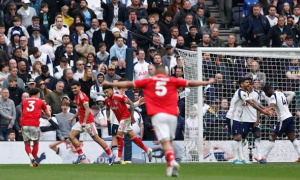 Romero nổi giận vì bàn thua ngớ ngẩn trước Forest