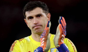 Cựu sao Aston Villa cảnh báo về tương lai Emi Martinez