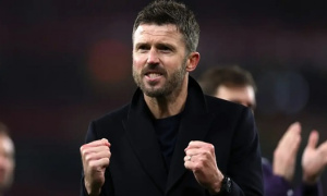 Carrick thăng hoa, MU chưa vội tìm HLV trưởng mới