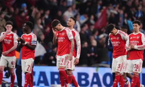 Bóng ma tháng Tư đe dọa ngai vàng của Arsenal