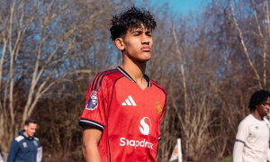 Thần đồng 15 tuổi ghi 21 bàn được Man Utd gọi lên đội một