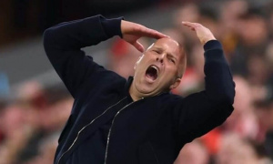 Nghịch lý Arne Slot từ người hùng đến tội đồ tại Anfield