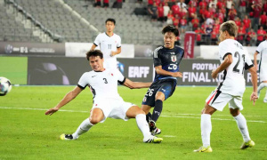 Đóa hoa nở muộn Nakamura khuấy đảo bóng đá Nhật