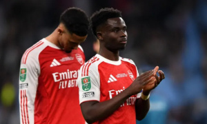 Scholes chê Arsenal ám ảnh phạt góc làm hại Bukayo Saka