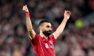 Carragher tuyên bố Salah vĩ đại hơn Ronaldo