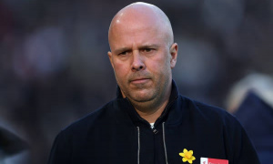 Arne Slot lên tiếng về áp lực sa thải tại Liverpool