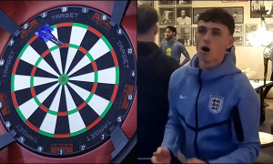 Phil Foden ném phi tiêu đạt 180 điểm tuyệt đối tại tuyển Anh