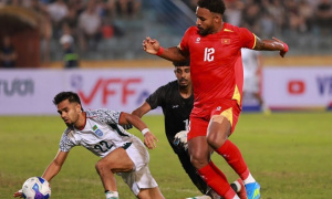 HLV Kim Sang Sik muốn kiểm tra cân nặng của Nguyễn Xuân Son